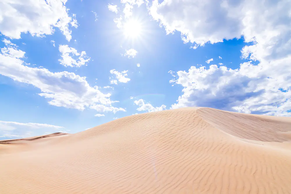 Fotografía de un desierto, cielo celestial